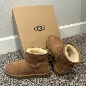 Ugh Mini Boots, Women’s 8, Chestnut
